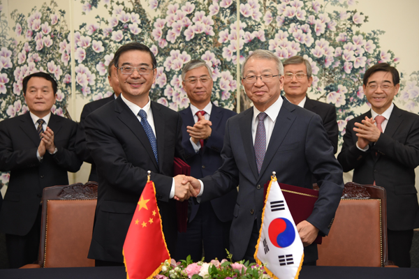 President of China’s top court visits S. Korea