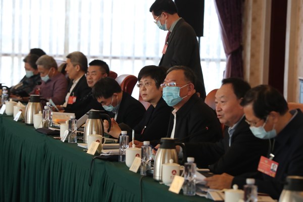 Political advisers hold group meetings